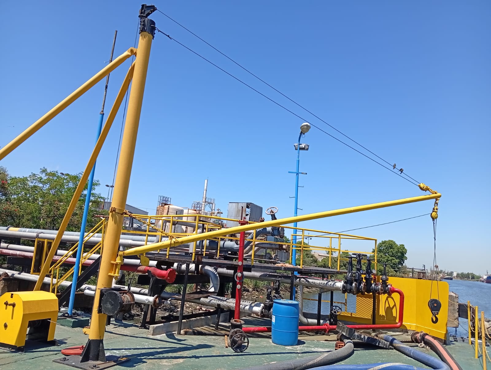 Registro de trabajo durante inspección subacuática en muelles de Dock Sud